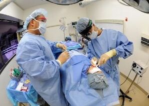 Műtét az orrsövény korrekciójára egy izraeli klinikán